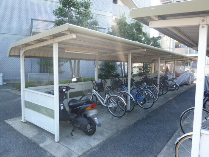 物件外観写真5　(駐輪場)