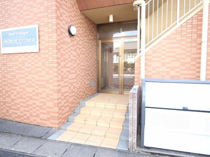 物件外観写真5　(エントランス部分)