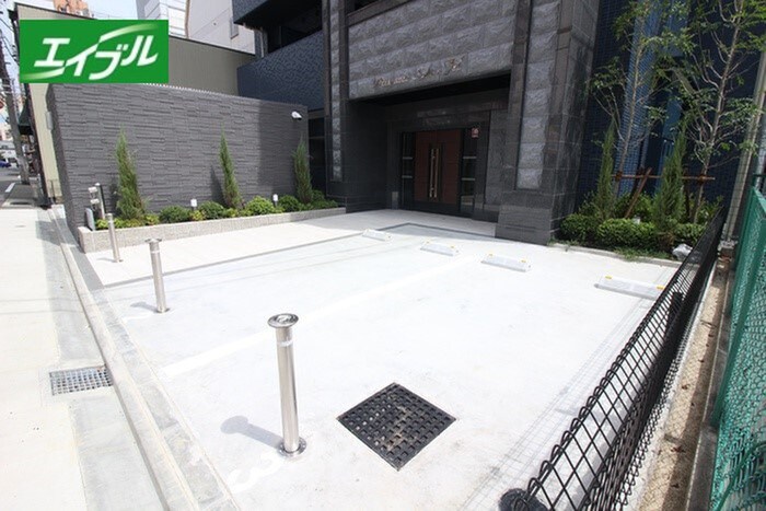 物件外観写真2　(駐車場)