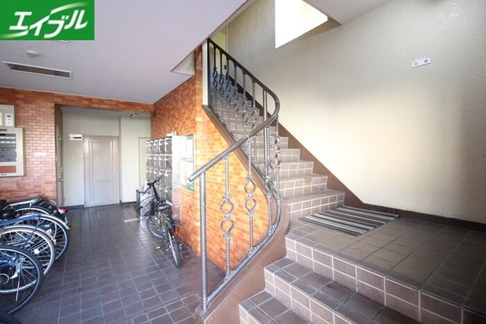 物件外観写真6　(エントランス部分)