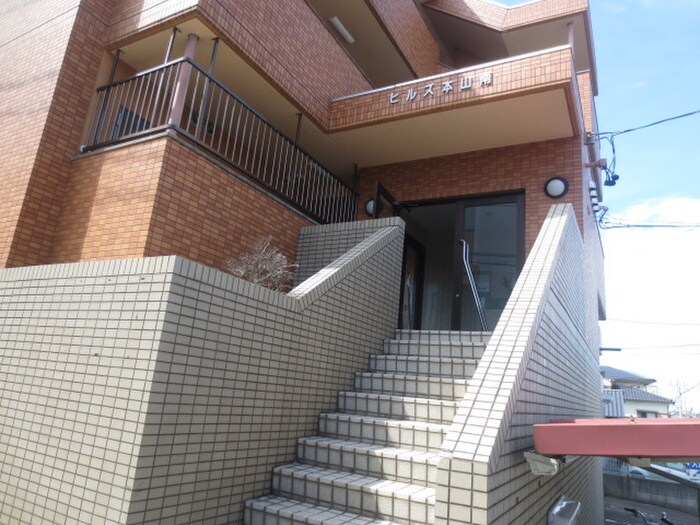 物件外観写真3　(エントランス部分)