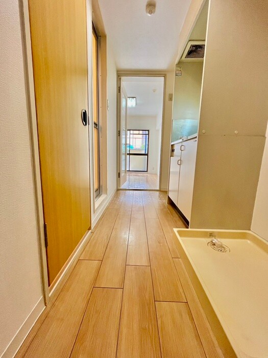 物件内観写真18　(廊下)