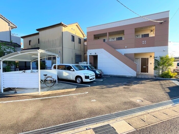 物件外観写真2　(駐車場)