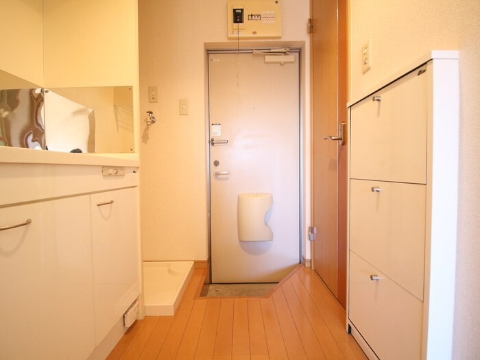 物件内観写真15　(玄関)