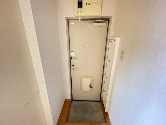 物件内観写真16　(玄関)
