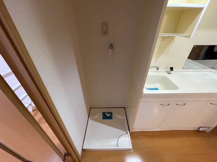 物件内観写真18　(洗濯機置場)