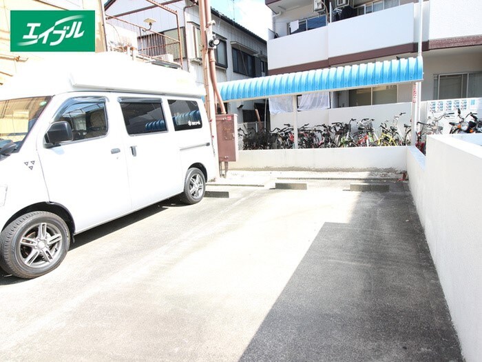 物件外観写真2　(駐車場)