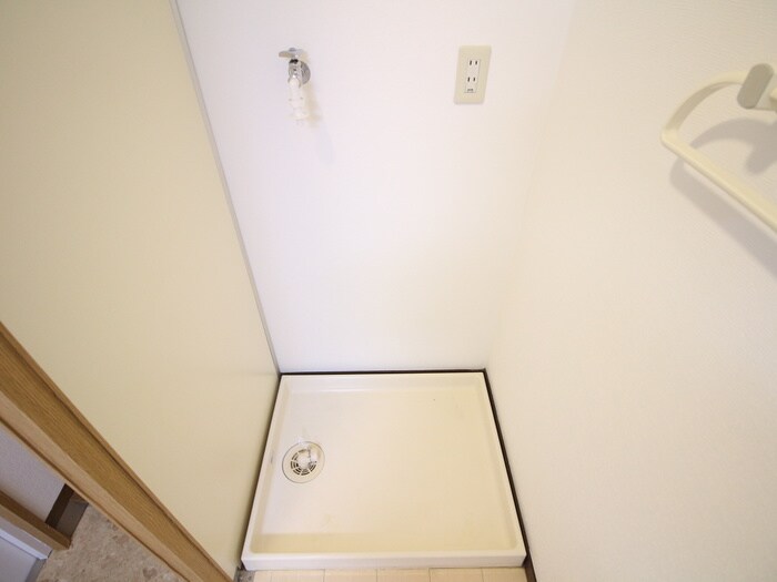 物件内観写真14　(洗濯機置場)