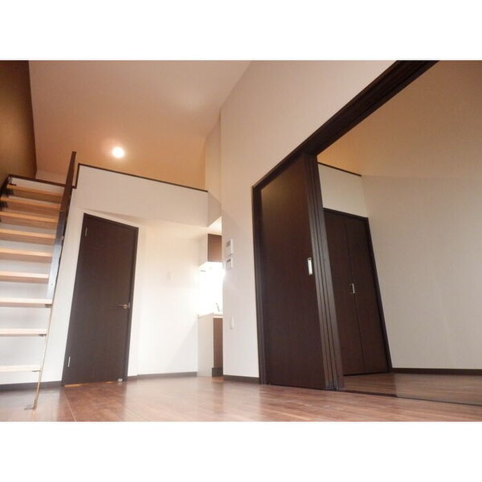 物件内観写真2　(居室)