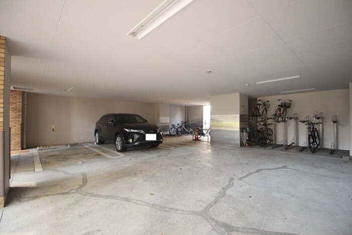 物件外観写真4　(駐車場)