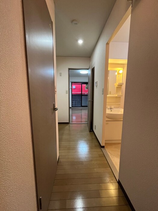 物件内観写真12　(廊下)