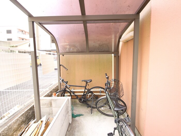物件外観写真5　(駐輪場)