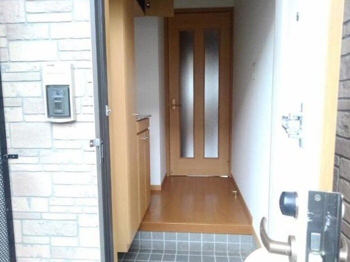 物件内観写真9　(玄関)