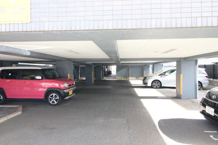物件外観写真4　(駐車場)