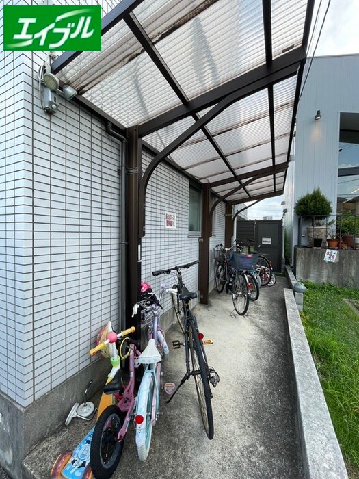物件外観写真5　(駐輪場)
