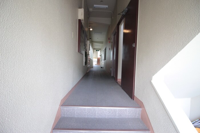物件外観写真5　(エントランス部分)