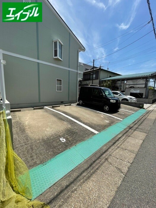 物件外観写真5　(駐車場)