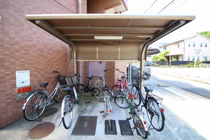 物件外観写真4　(駐輪場)