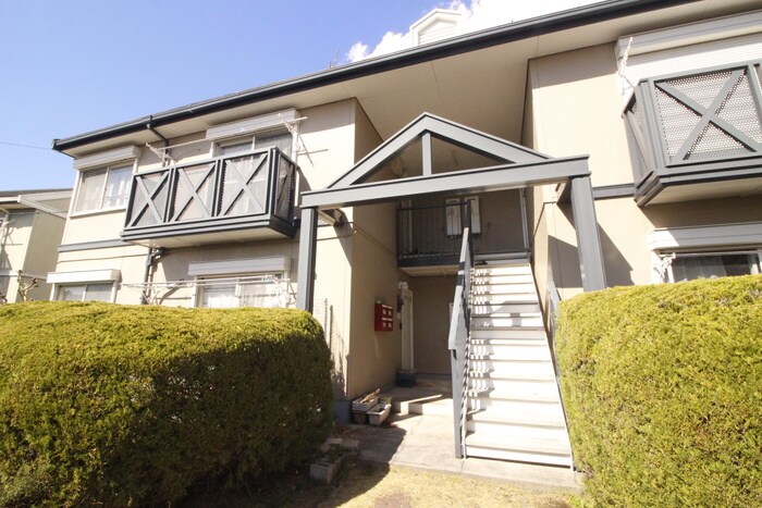 物件外観写真2　(エントランス部分)