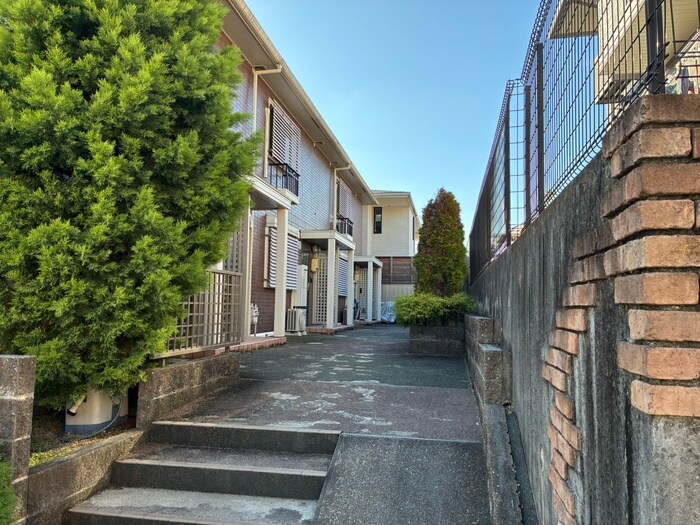 物件外観写真5　(エントランス部分)