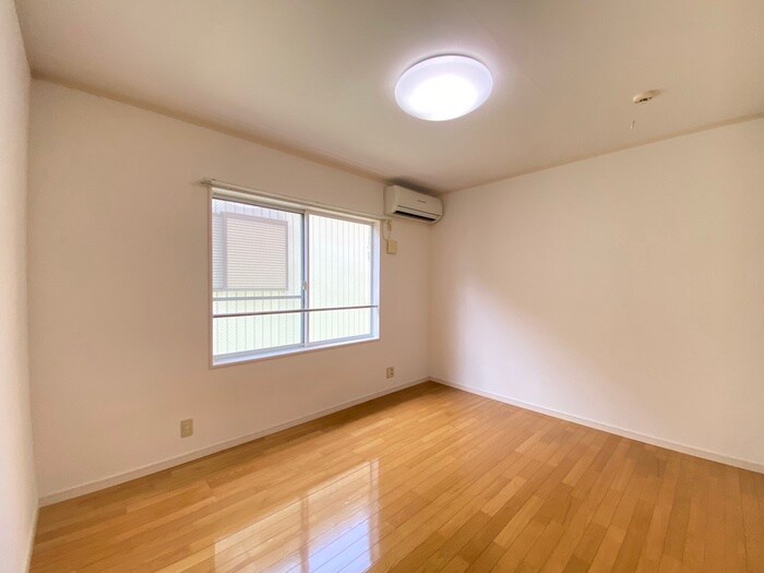 物件内観写真4　(居室)