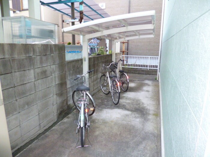 物件外観写真3　(駐輪場)