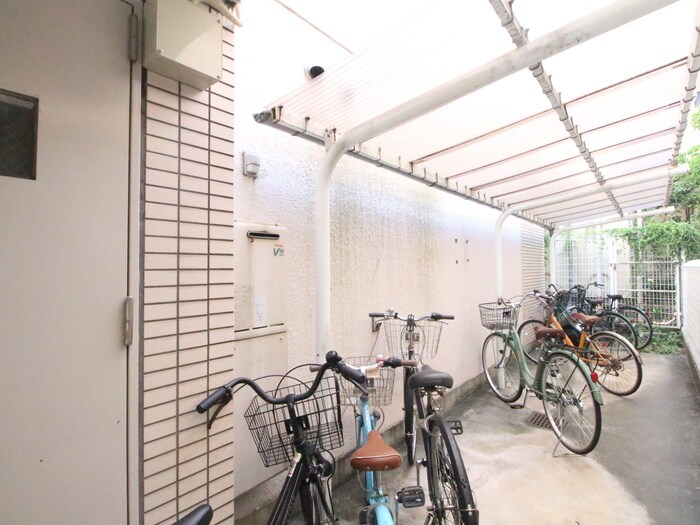 物件外観写真4　(駐輪場)