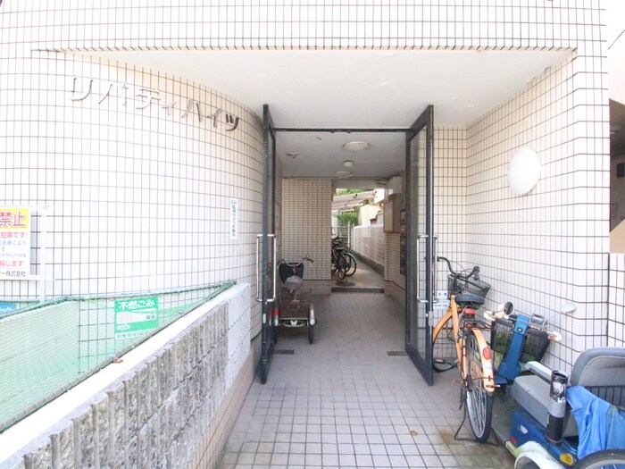 物件外観写真5　(エントランス部分)