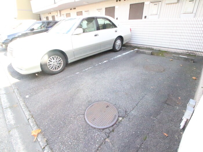 物件外観写真6　(駐車場)