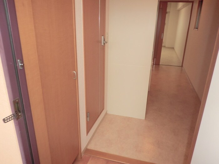 物件内観写真4　(玄関)