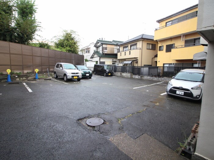 物件外観写真2　(駐車場)