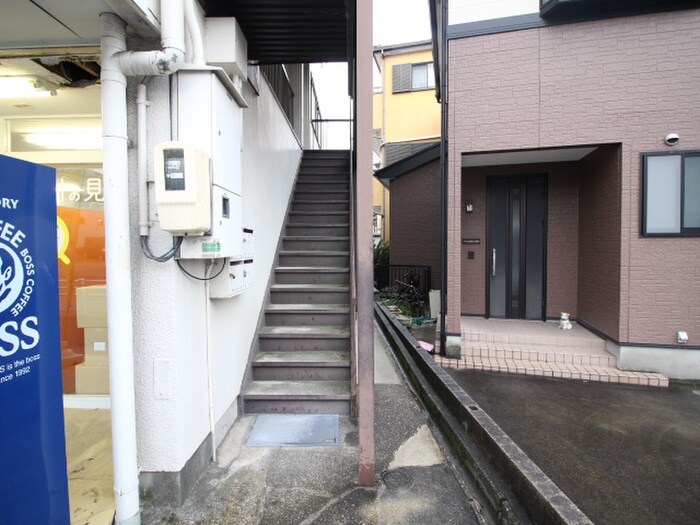 物件外観写真3　(エントランス部分)