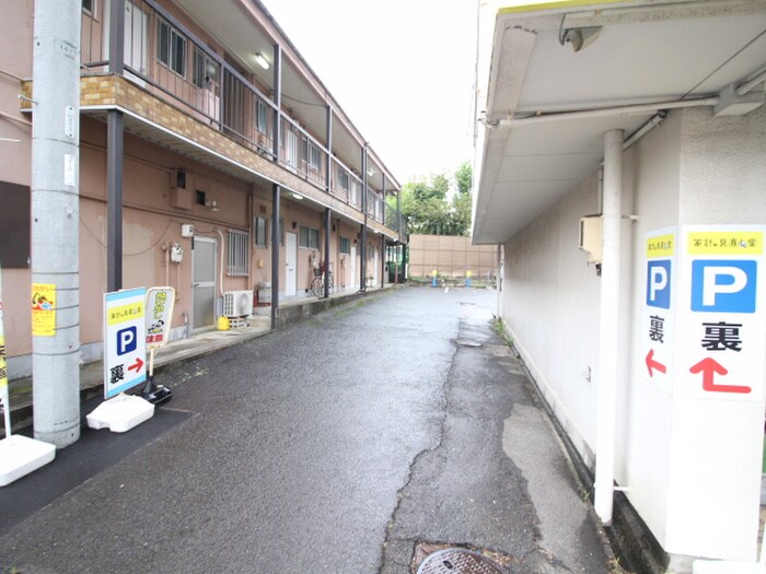 物件外観写真6　(駐車場)