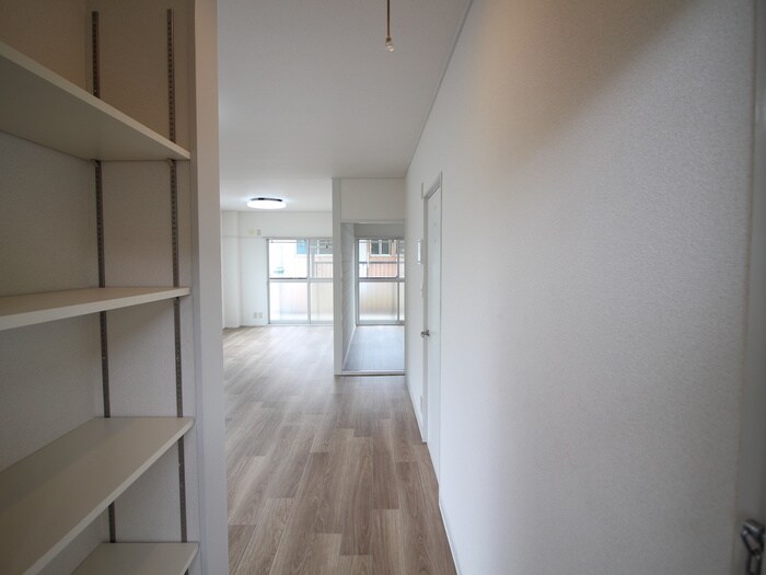 物件内観写真18　(廊下)
