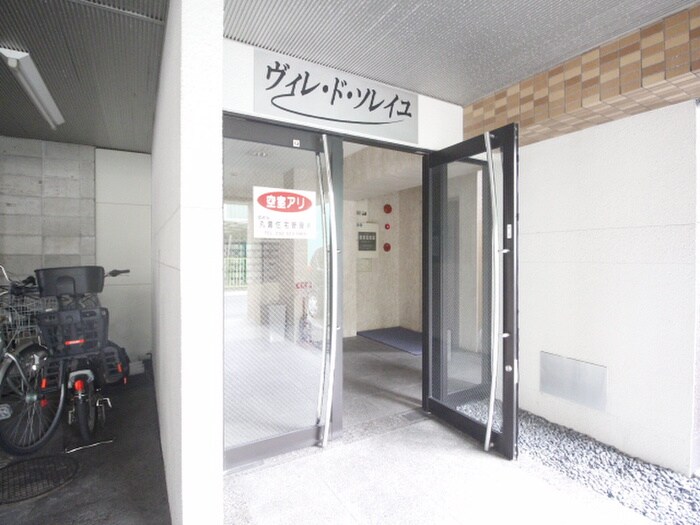 物件外観写真2　(エントランス部分)