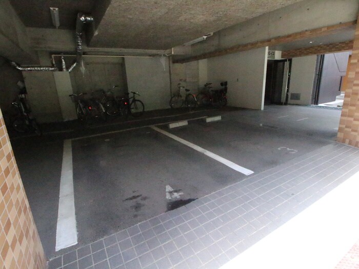 物件外観写真4　(駐車場)