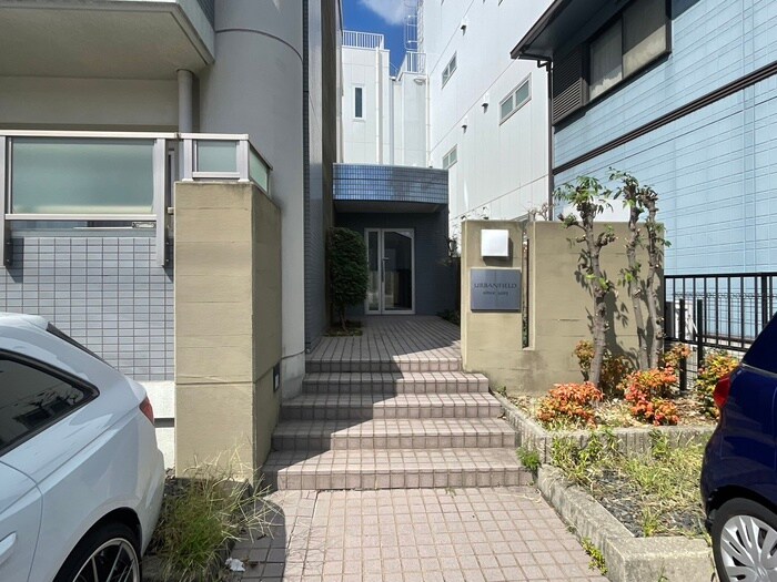 物件外観写真2　(エントランス部分)
