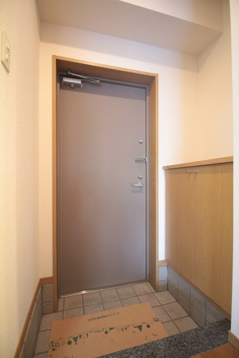 物件内観写真14　(玄関)