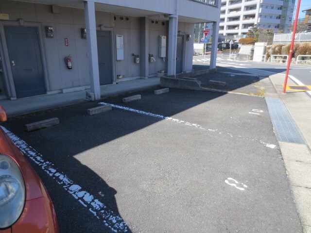 物件外観写真3　(駐車場)