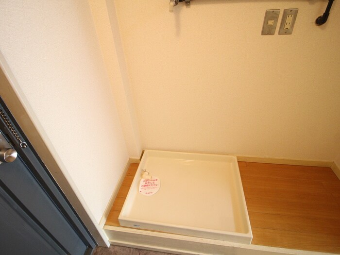 物件内観写真14　(洗濯機置場)