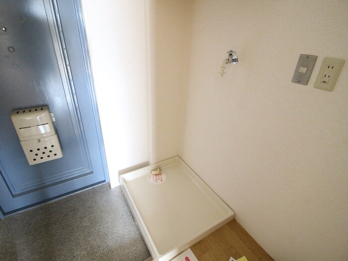 物件内観写真14　(洗濯機置場)