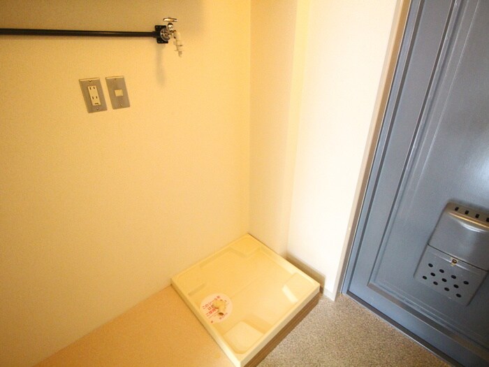 物件内観写真14　(洗濯機置場)