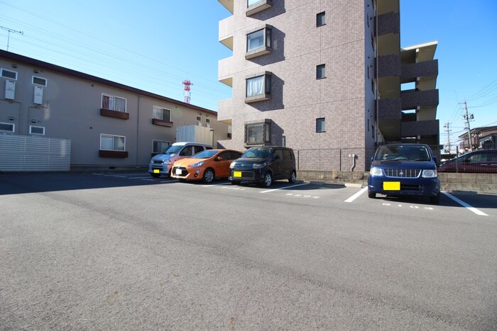 物件外観写真3　(駐車場)