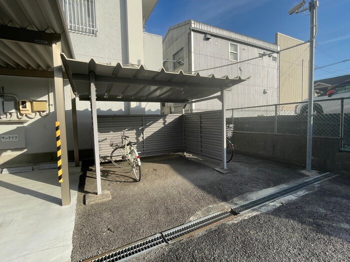 物件外観写真5　(駐輪場)