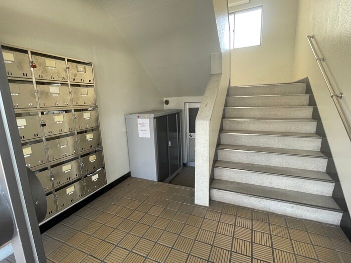 物件外観写真6　(エントランス部分)