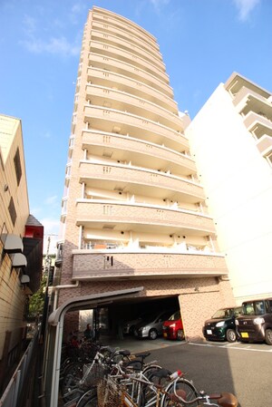 ロイヤルピジョン岩塚外観写真