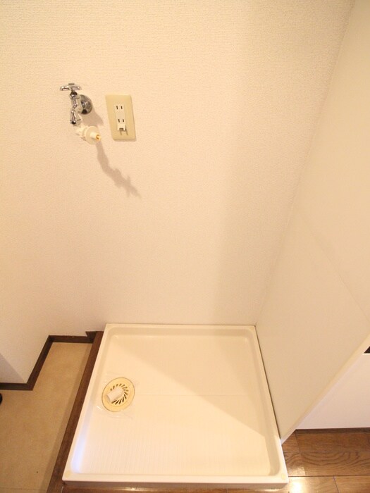 物件内観写真13　(洗濯機置場)