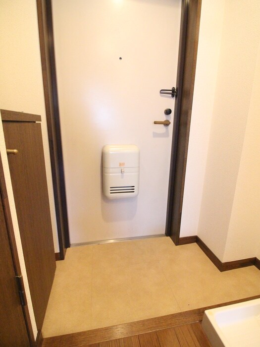 物件内観写真18　(玄関)
