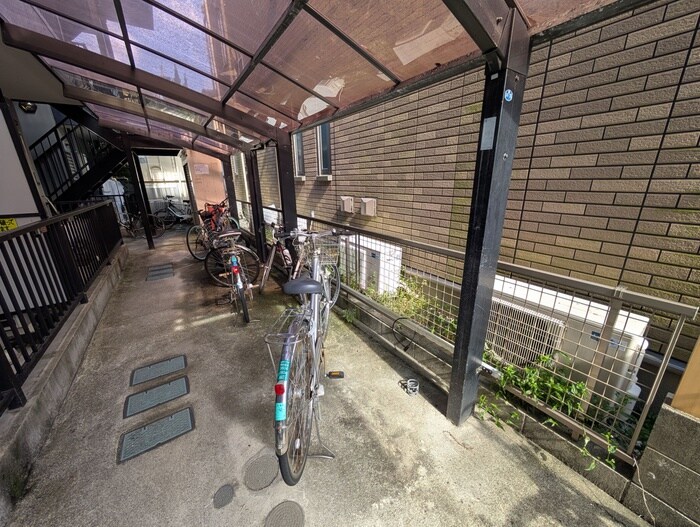 物件外観写真5　(駐輪場)