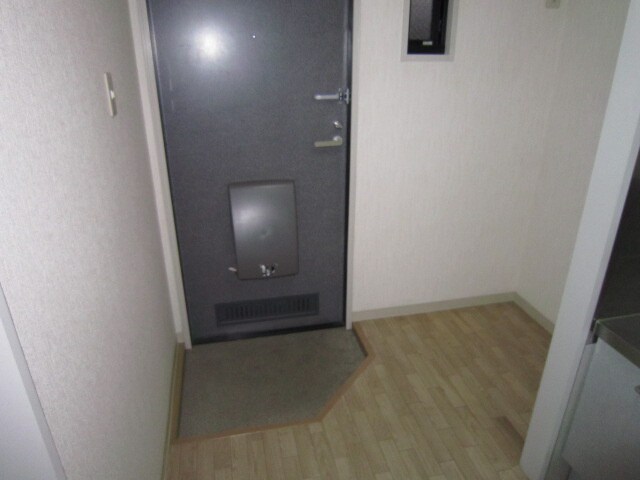 物件内観写真8　(玄関)